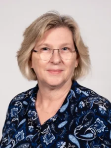 Dr Carolyn Cooper